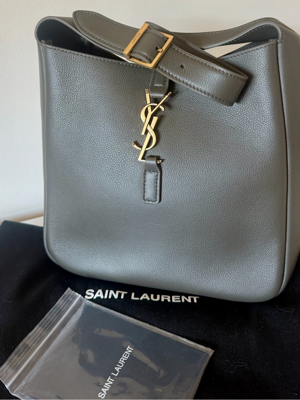 Hobo bag in light musk Leather Shoulder Bag with Gold hardware